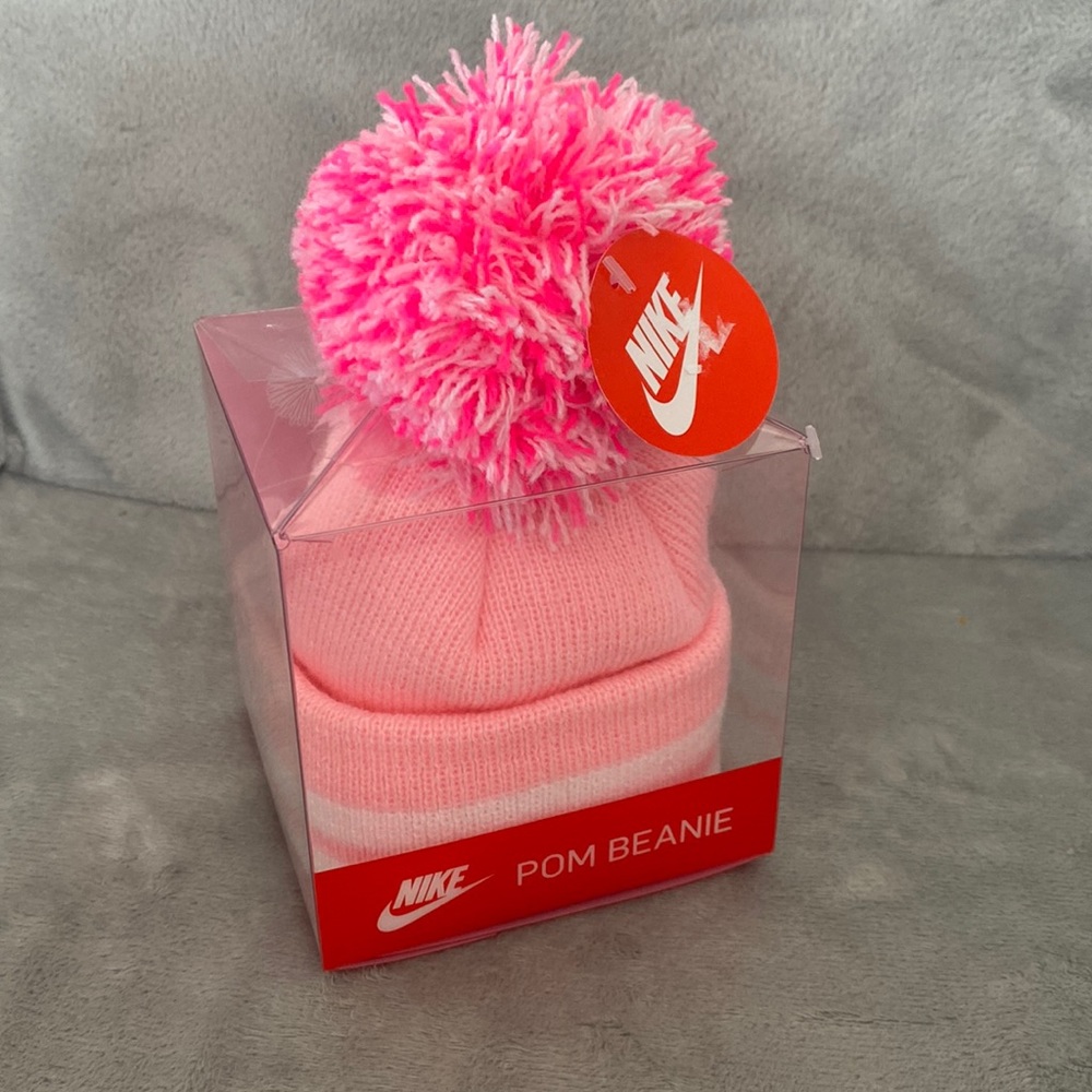 Nike Pom beanie hat